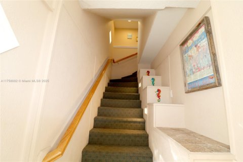 Condo in Marathon, Florida, 3 bedrooms  № 1713666 - photo 12