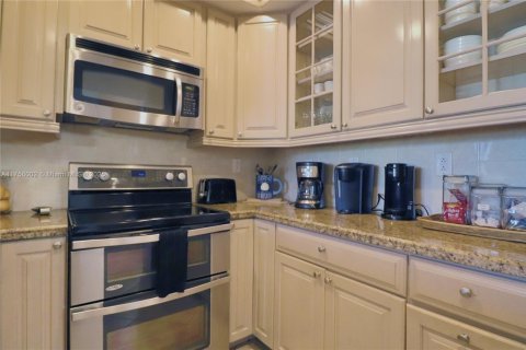 Condo in Marathon, Florida, 3 bedrooms  № 1713666 - photo 29
