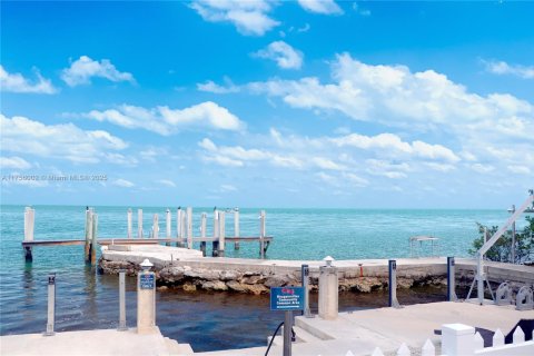 Condo in Marathon, Florida, 3 bedrooms  № 1713666 - photo 7