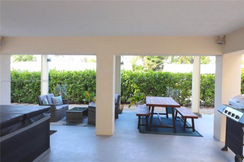 Condo in Marathon, Florida, 3 bedrooms  № 1713666 - photo 8