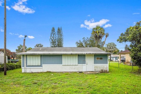 House in St. Lucie, Florida 2 bedrooms, 82.5 sq.m. № 2265105 - photo 16
