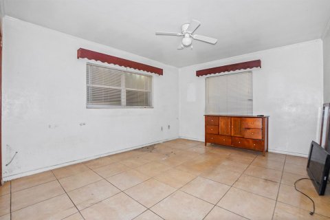 House in St. Lucie, Florida 2 bedrooms, 82.5 sq.m. № 2265105 - photo 9
