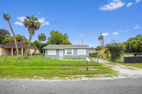 House in St. Lucie, Florida 2 bedrooms, 82.5 sq.m. № 2265105 - photo 2
