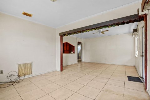 House in St. Lucie, Florida 2 bedrooms, 82.5 sq.m. № 2265105 - photo 4