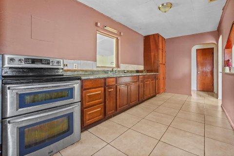 House in St. Lucie, Florida 2 bedrooms, 82.5 sq.m. № 2265105 - photo 5