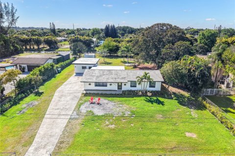 House in Southwest Ranches, Florida 4 bedrooms, 204.01 sq.m. № 1696532 - photo 6