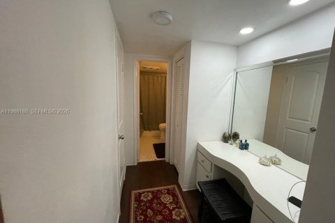 Copropriété à louer à Hollywood, Floride: 1 chambre, 69.12 m2 № 2028070 - photo 9