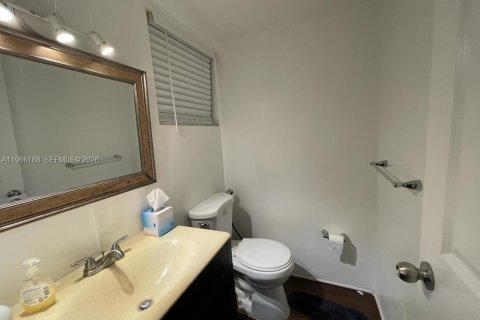 Copropriété à louer à Hollywood, Floride: 1 chambre, 69.12 m2 № 2028070 - photo 3