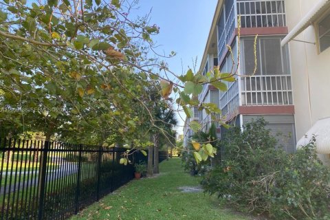 Copropriété à louer à Hollywood, Floride: 1 chambre, 69.12 m2 № 2028070 - photo 25