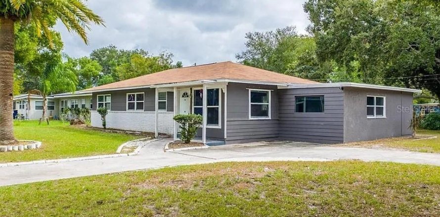 House in Clearwater, Florida 4 bedrooms, 128.39 sq.m. № 1827744