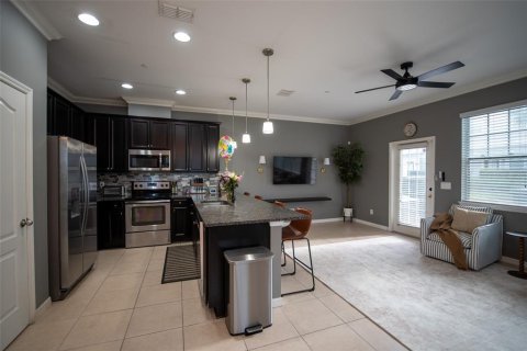 Townhouse in Oviedo, Florida 3 bedrooms, 145.76 sq.m. № 2150456 - photo 4