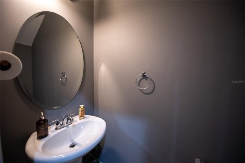 Townhouse in Oviedo, Florida 3 bedrooms, 145.76 sq.m. № 2150456 - photo 22