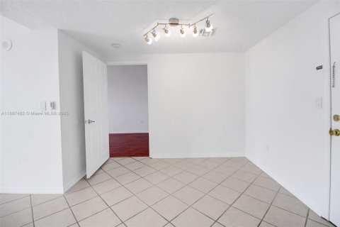 Купить кондоминиум в Майами, Флорида 2 спальни, 76.92м2, № 1949797 - фото 13