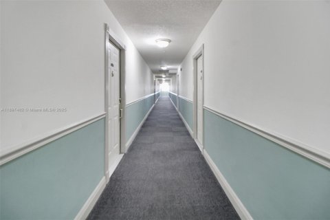Купить кондоминиум в Майами, Флорида 2 спальни, 76.92м2, № 1949797 - фото 19