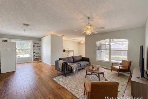 Villa ou maison à vendre à Port St. Lucie, Floride: 3 chambres, 142.98 m2 № 2056328 - photo 4