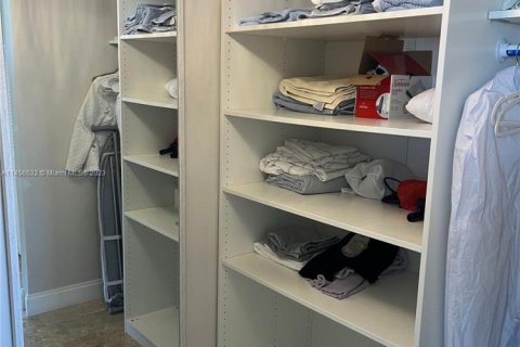 Condo in Sunny Isles Beach, Florida, 2 bedrooms  № 1959323 - photo 26