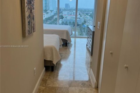 Condo in Sunny Isles Beach, Florida, 2 bedrooms  № 1959323 - photo 18
