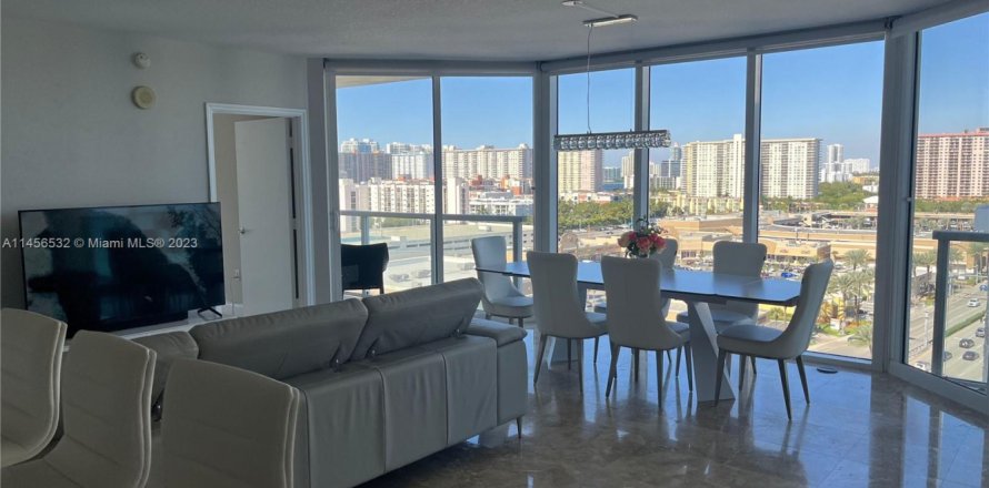 Condo in Sunny Isles Beach, Florida, 2 bedrooms  № 1959323