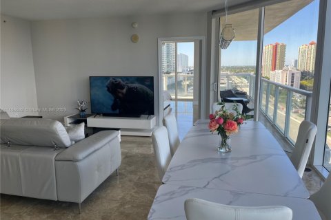 Condo in Sunny Isles Beach, Florida, 2 bedrooms  № 1959323 - photo 4