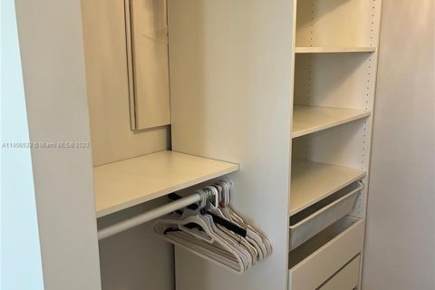 Condo in Sunny Isles Beach, Florida, 2 bedrooms  № 1959323 - photo 25