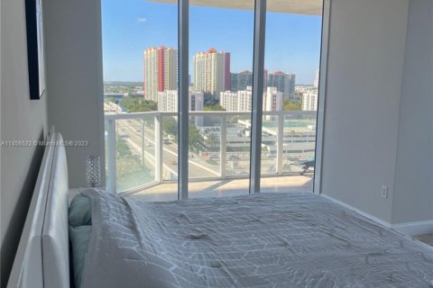 Condo in Sunny Isles Beach, Florida, 2 bedrooms  № 1959323 - photo 10