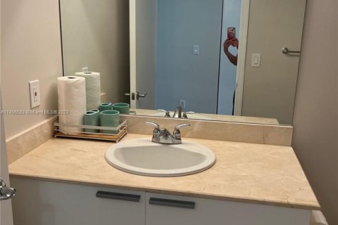 Condo in Sunny Isles Beach, Florida, 2 bedrooms  № 1959323 - photo 23