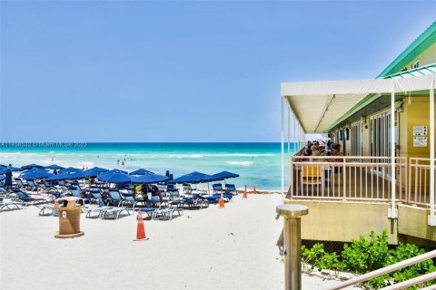 Condo in Sunny Isles Beach, Florida, 2 bedrooms  № 1959323 - photo 27