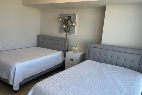 Condo in Sunny Isles Beach, Florida, 2 bedrooms  № 1959323 - photo 16