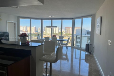 Condo in Sunny Isles Beach, Florida, 2 bedrooms  № 1959323 - photo 2