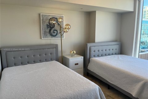 Condo in Sunny Isles Beach, Florida, 2 bedrooms  № 1959323 - photo 15