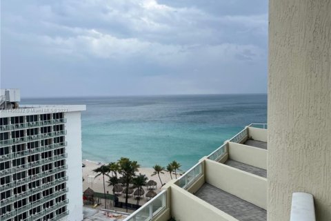 Condo in Sunny Isles Beach, Florida, 2 bedrooms  № 1959323 - photo 21