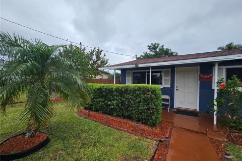House in Kissimmee, Florida 2 bedrooms, 57.97 sq.m. № 1626650 - photo 1