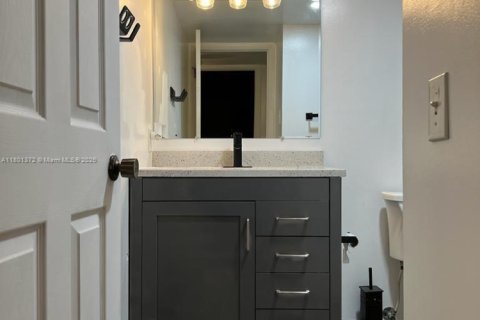 Condominio en venta en Hollywood, Florida, 1 dormitorio, 72.46 m2 № 1697591 - foto 3