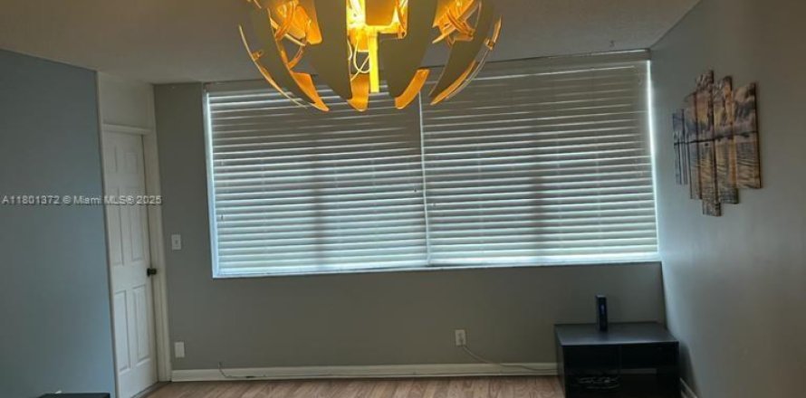Condominio en Hollywood, Florida, 1 dormitorio  № 1697591