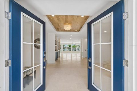 House in Saint Petersburg, Florida 5 bedrooms, 352.84 sq.m. № 2152200 - photo 7