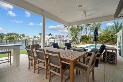 House in Saint Petersburg, Florida 5 bedrooms, 352.84 sq.m. № 2152200 - photo 27