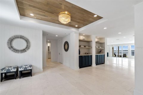House in Saint Petersburg, Florida 5 bedrooms, 352.84 sq.m. № 2152200 - photo 9
