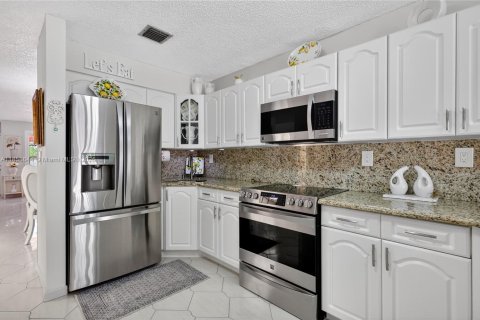Condo in Hialeah, Florida, 3 bedrooms  № 2022791 - photo 5