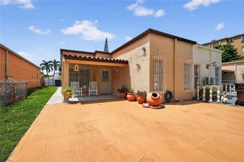 Condo in Hialeah, Florida, 3 bedrooms  № 2022791 - photo 19