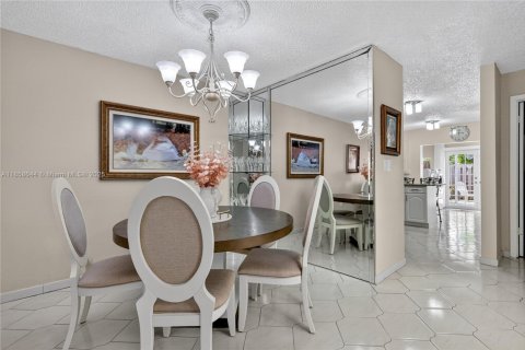 Condo in Hialeah, Florida, 3 bedrooms  № 2022791 - photo 4