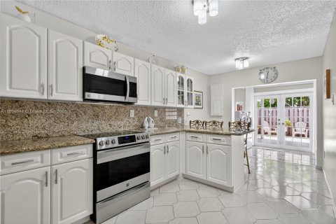 Condo in Hialeah, Florida, 3 bedrooms  № 2022791 - photo 6
