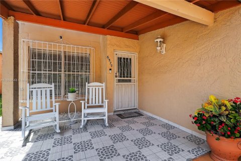 Condo in Hialeah, Florida, 3 bedrooms  № 2022791 - photo 20