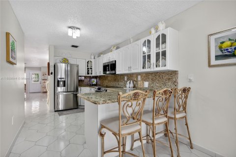 Condo in Hialeah, Florida, 3 bedrooms  № 2022791 - photo 7