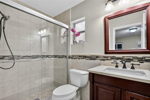 Condo in Hialeah, Florida, 3 bedrooms  № 2022791 - photo 14