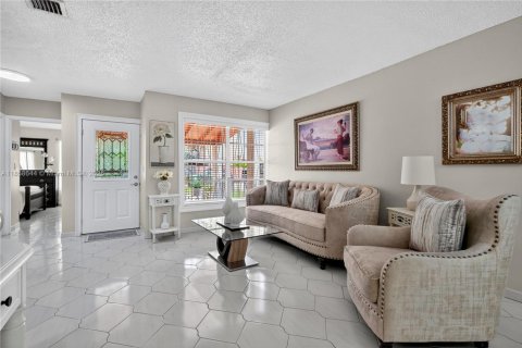 Кондоминиум с 3 спальнями в Хайалиа, Флорида № 2022791