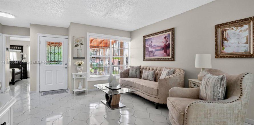 Condo in Hialeah, Florida, 3 bedrooms  № 2022791