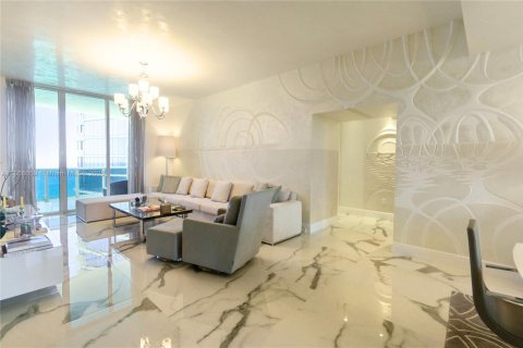 Condominio en venta en Sunny Isles Beach, Florida, 3 dormitorios, 237.64 m2 № 2012323 - foto 8