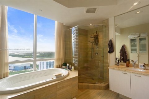 Condominio en venta en Sunny Isles Beach, Florida, 3 dormitorios, 237.64 m2 № 2012323 - foto 15