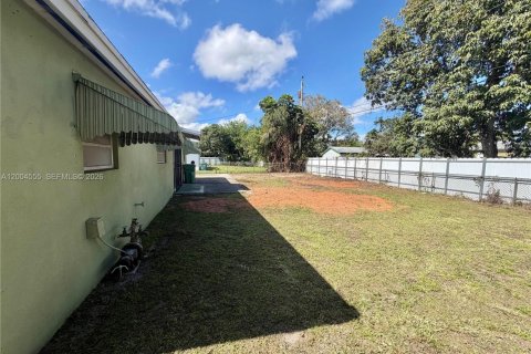 Villa ou maison à vendre à Miami Gardens, Floride: 4 chambres, 117.99 m2 № 2068618 - photo 3