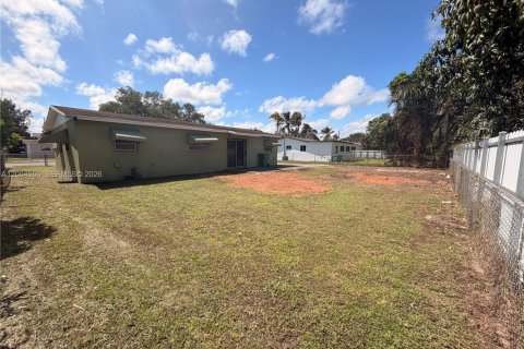 Villa ou maison à vendre à Miami Gardens, Floride: 4 chambres, 117.99 m2 № 2068618 - photo 4